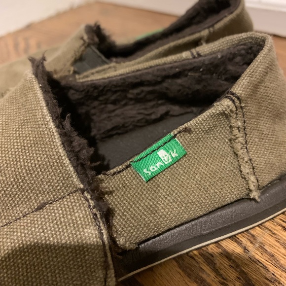 Sanuk slip on with velcro strap and fleece inside. Brown size 13 boys/girls - Picture 4 of 7